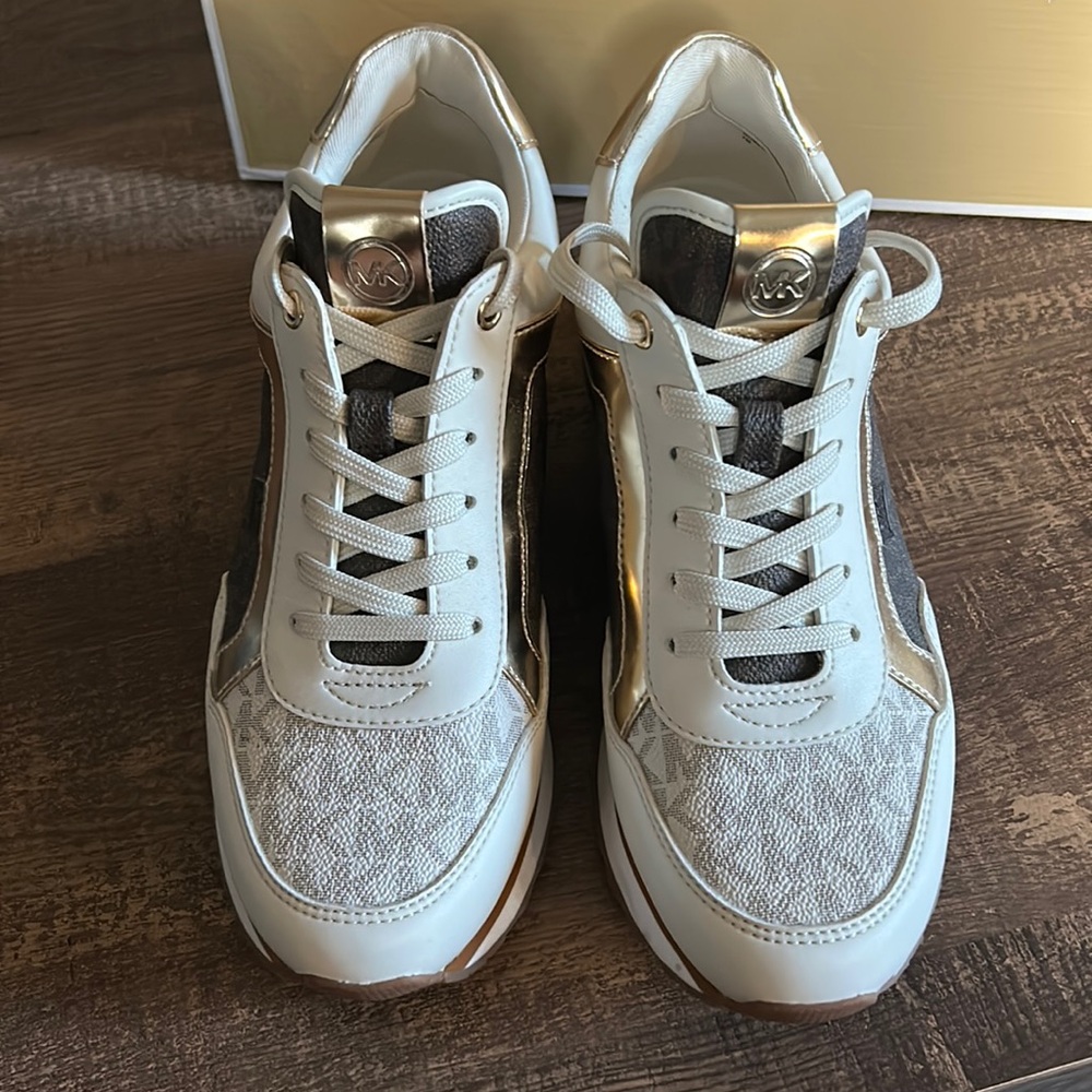 Super cute wedge sneaker with gold trim.